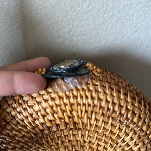 Woven Round Crossbody Snake Detail Bag - Picture 7 of 7